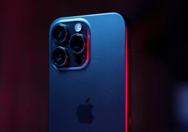 📱 iPhone 16 Pro — O Poder em Forma de Elegância Inteligente