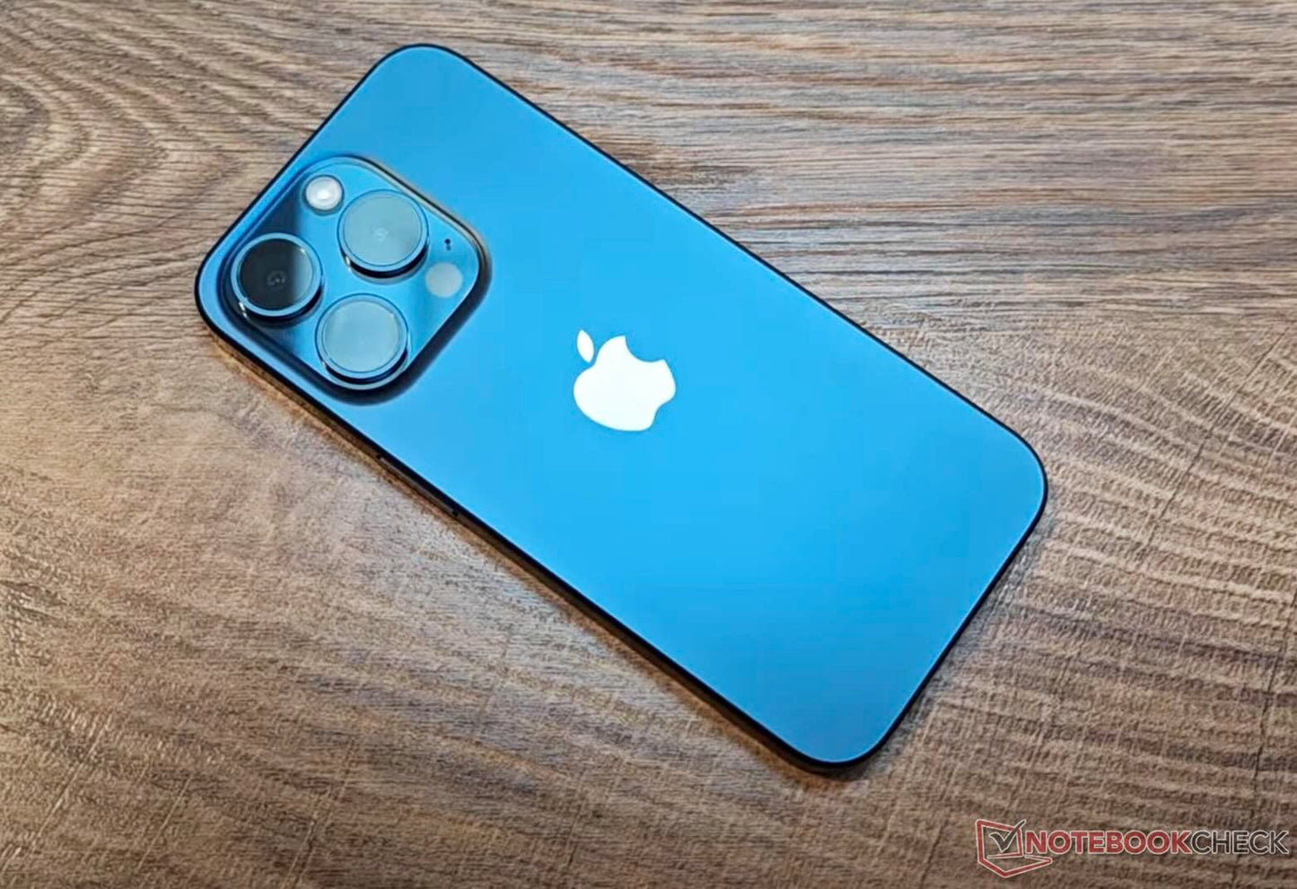 📱 iPhone 16 Pro — O Poder em Forma de Elegância Inteligente