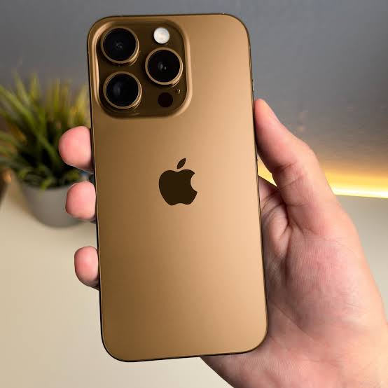 📱 iPhone 16 Pro — O Poder em Forma de Elegância Inteligente